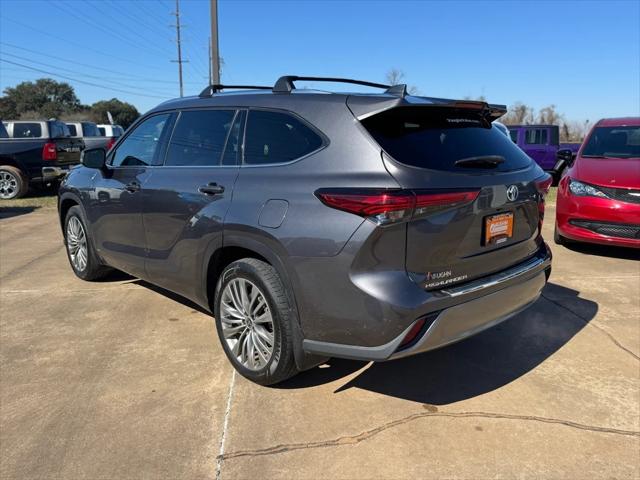 2022 Toyota Highlander Hybrid Platinum