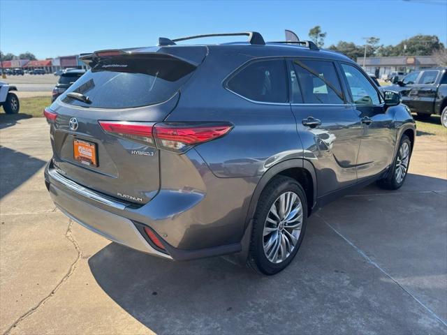2022 Toyota Highlander Hybrid Platinum