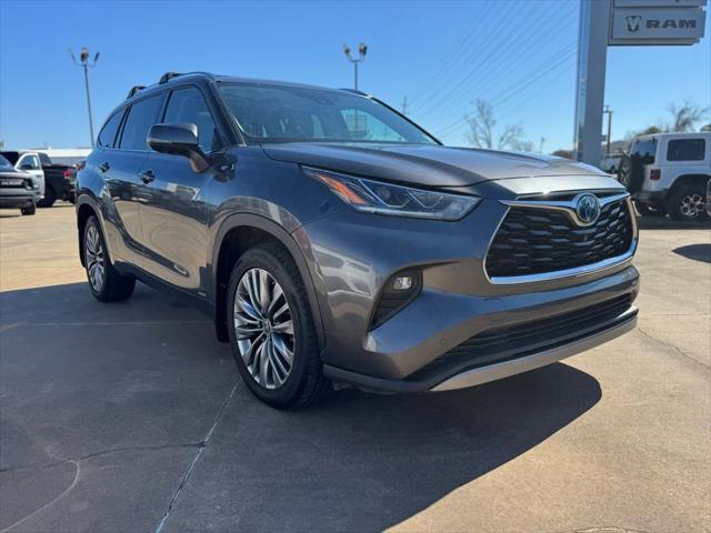 2022 Toyota Highlander Hybrid Platinum