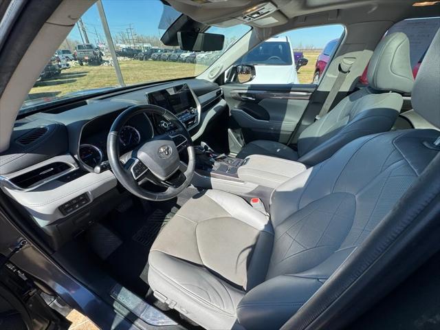 2022 Toyota Highlander Hybrid Platinum
