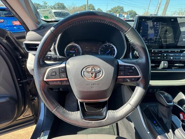 2022 Toyota Highlander Hybrid Platinum