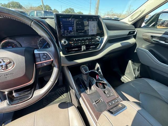 2022 Toyota Highlander Hybrid Platinum