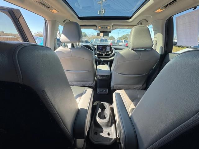 2022 Toyota Highlander Hybrid Platinum