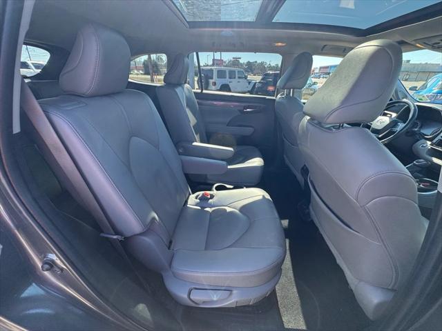 2022 Toyota Highlander Hybrid Platinum