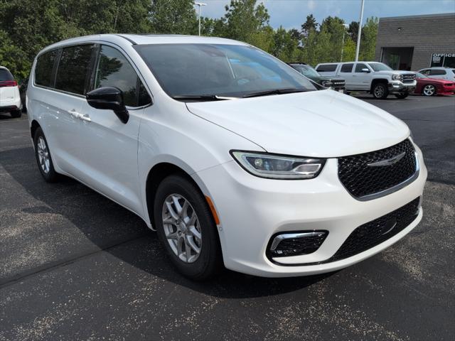 2026 Chrysler Pacifica Select for sale in Slinger, WI