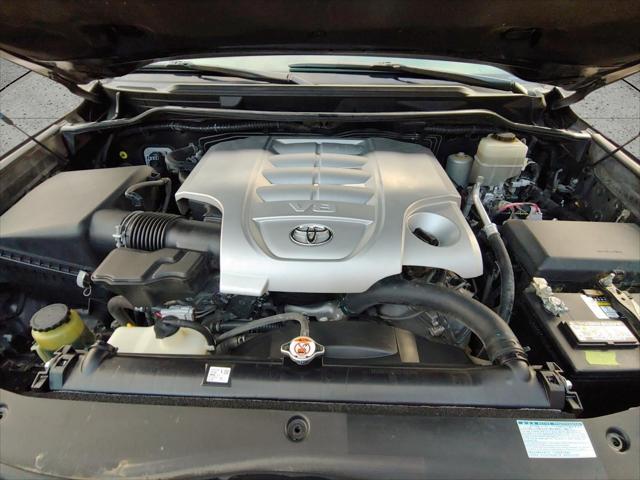 2013 Toyota Land Cruiser V8