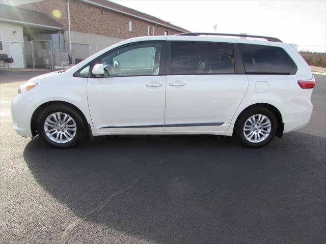 2017 Toyota Sienna XLE Premium 8 Passenger