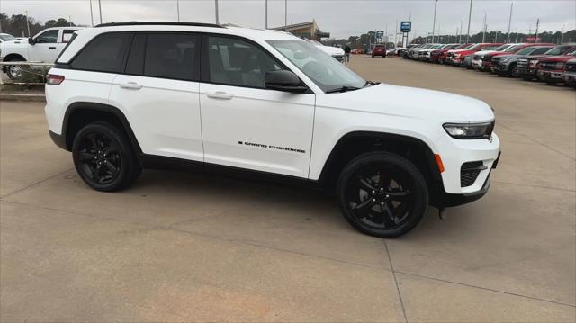 2022 Jeep Grand Cherokee Altitude 4x2