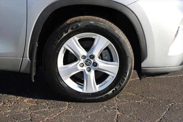 2024 Toyota Highlander LE