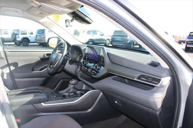 2024 Toyota Highlander LE