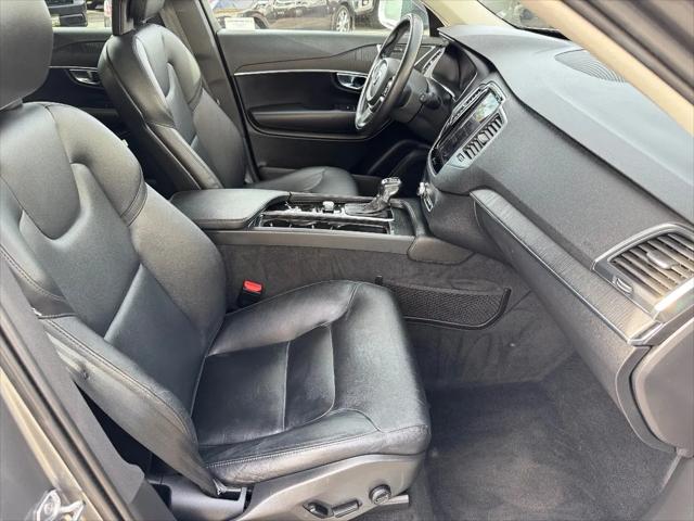 2020 Volvo XC90 T5 Momentum 7 Passenger