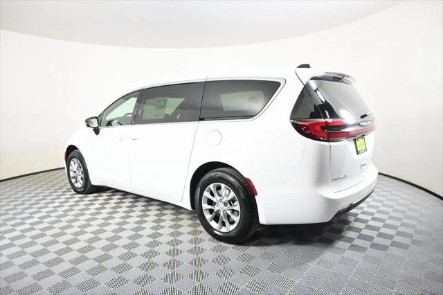 2026 Chrysler Pacifica Select AWD