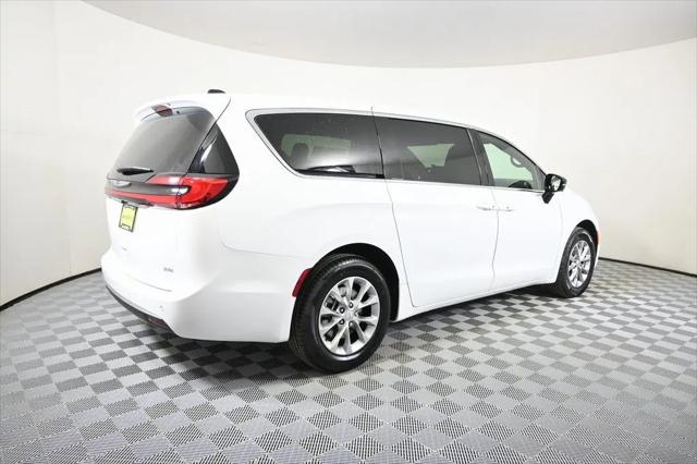 2026 Chrysler Pacifica Select AWD