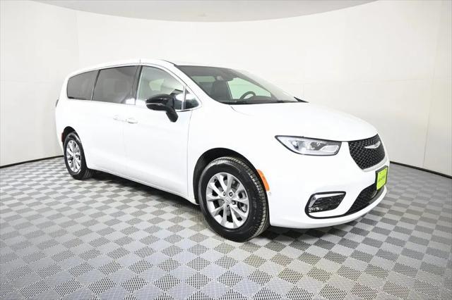 2026 Chrysler Pacifica Select AWD