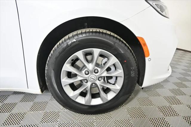 2026 Chrysler Pacifica Select AWD