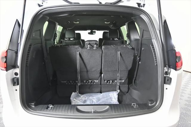 2026 Chrysler Pacifica Select AWD