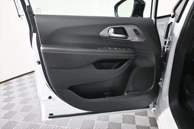 2026 Chrysler Pacifica Select AWD