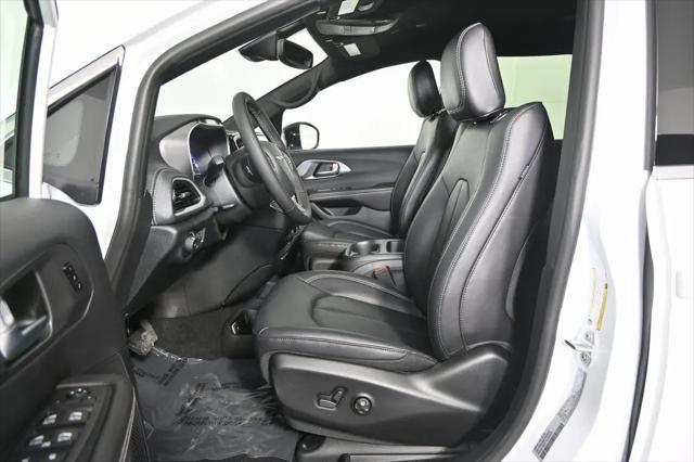 2026 Chrysler Pacifica Select AWD