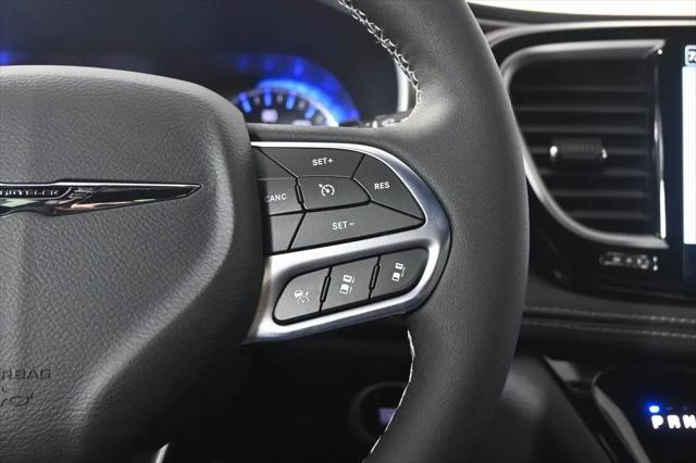 2026 Chrysler Pacifica Select AWD