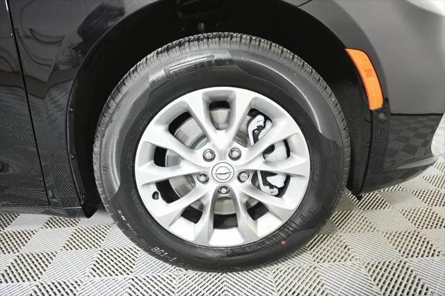 2026 Chrysler Pacifica Select AWD