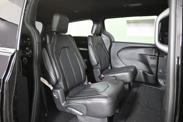 2026 Chrysler Pacifica Select AWD
