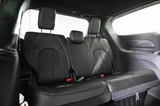 2026 Chrysler Pacifica Select AWD
