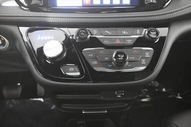 2026 Chrysler Pacifica Select AWD