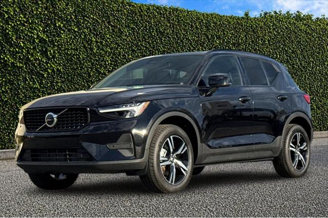 2026 Volvo XC40 Core, B4 FWD Gas (mild hybrid), Dark for sale in Seaside, CA