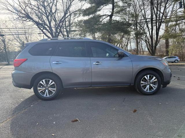 2017 Nissan Pathfinder SV