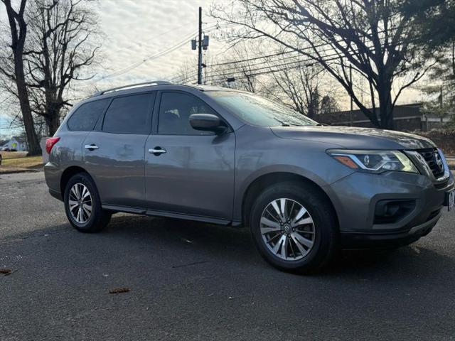2017 Nissan Pathfinder SV