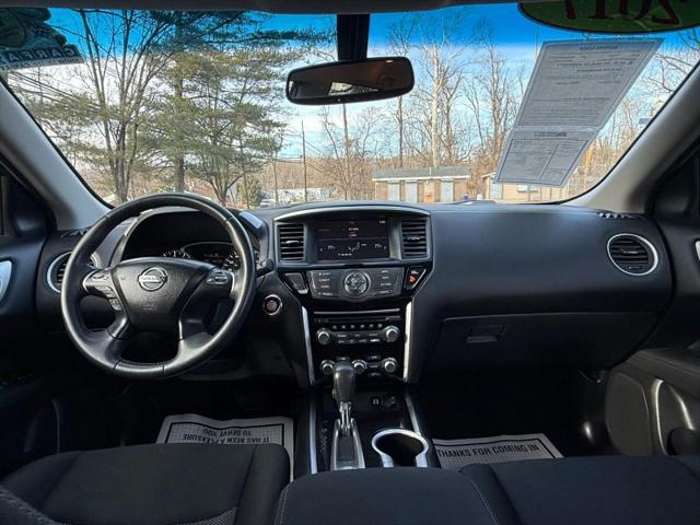 2017 Nissan Pathfinder SV
