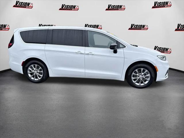 2026 Chrysler Pacifica Select AWD
