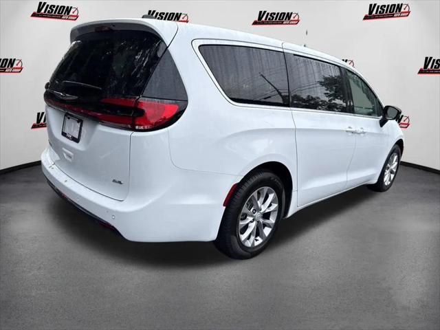 2026 Chrysler Pacifica Select AWD