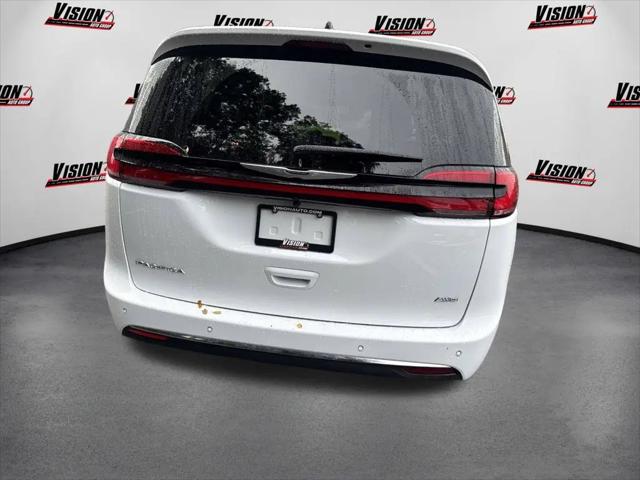 2026 Chrysler Pacifica Select AWD