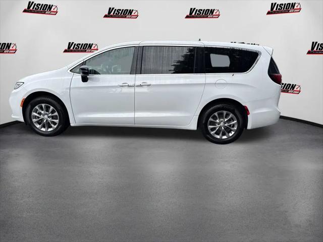 2026 Chrysler Pacifica Select AWD