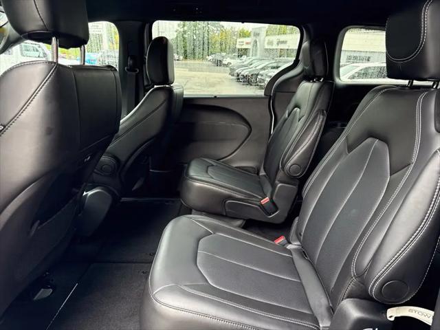 2026 Chrysler Pacifica Select AWD