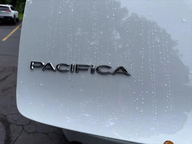 2026 Chrysler Pacifica Select AWD