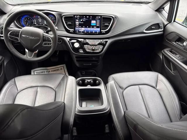 2026 Chrysler Pacifica Select AWD