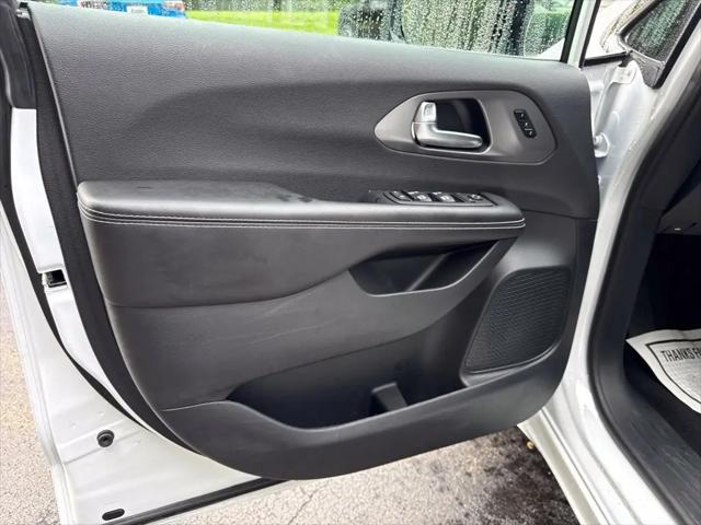2026 Chrysler Pacifica Select AWD