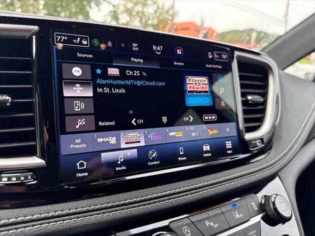 2026 Chrysler Pacifica Select AWD