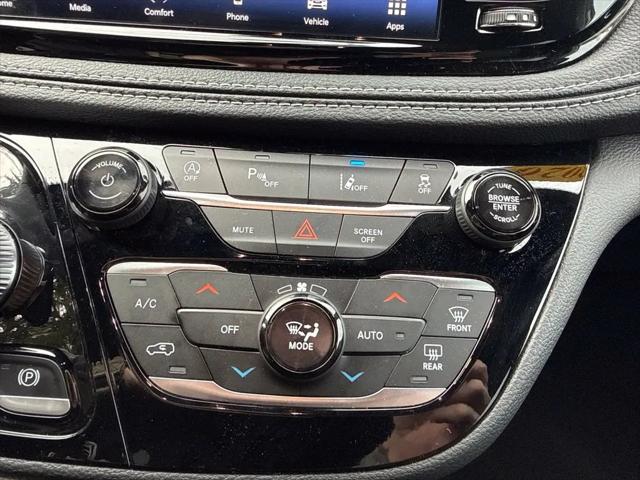 2026 Chrysler Pacifica Select AWD