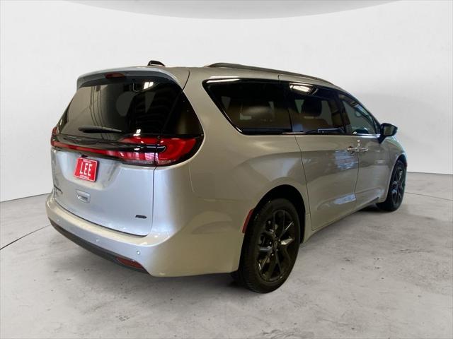 2026 Chrysler Pacifica Select AWD