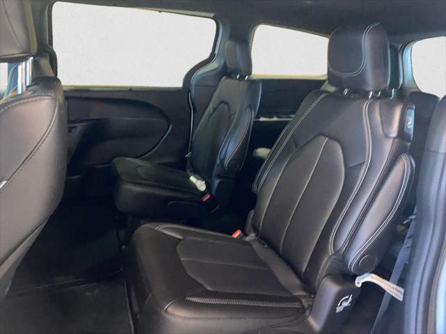 2026 Chrysler Pacifica Select AWD