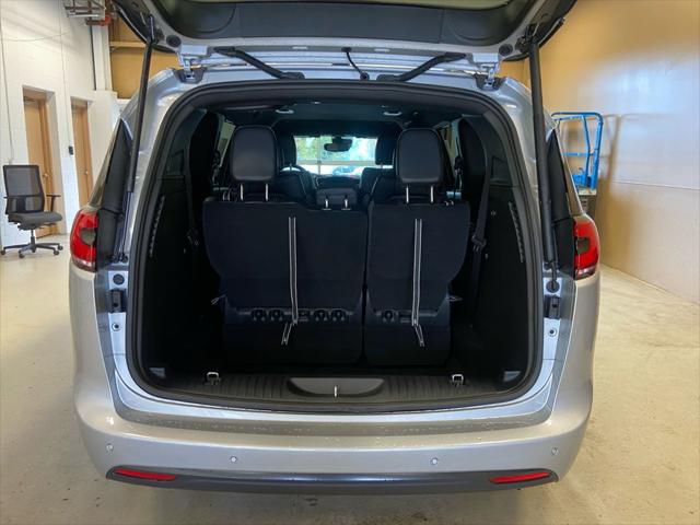 2026 Chrysler Pacifica Select AWD