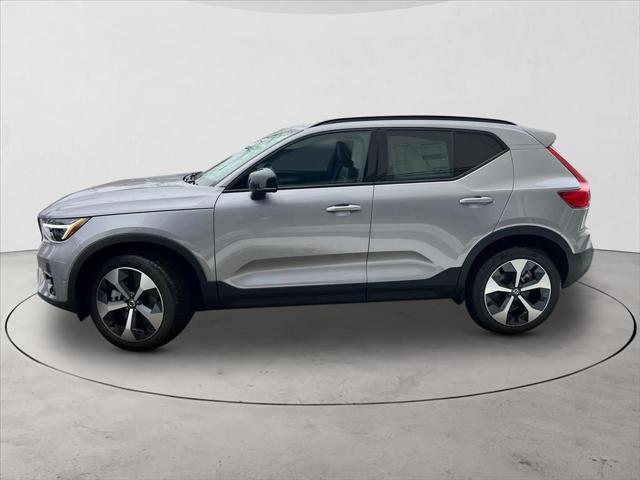 2026 Volvo XC40 Plus, B5 AWD Gas (mild hybrid), Dark