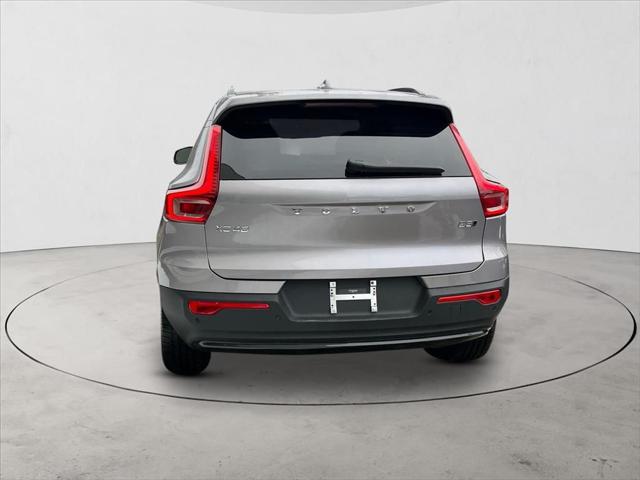 2026 Volvo XC40 Plus, B5 AWD Gas (mild hybrid), Dark