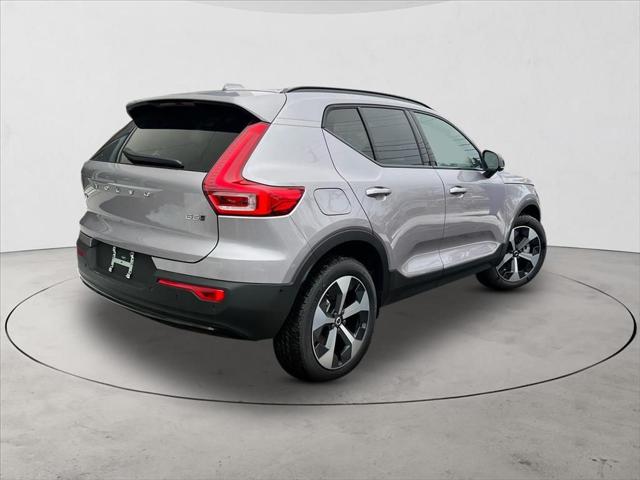 2026 Volvo XC40 Plus, B5 AWD Gas (mild hybrid), Dark