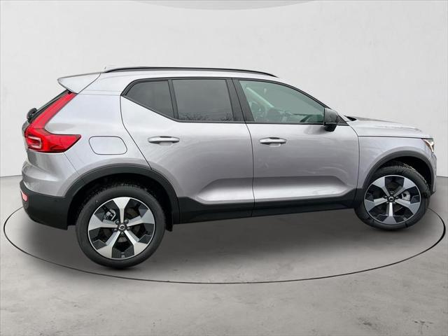 2026 Volvo XC40 Plus, B5 AWD Gas (mild hybrid), Dark