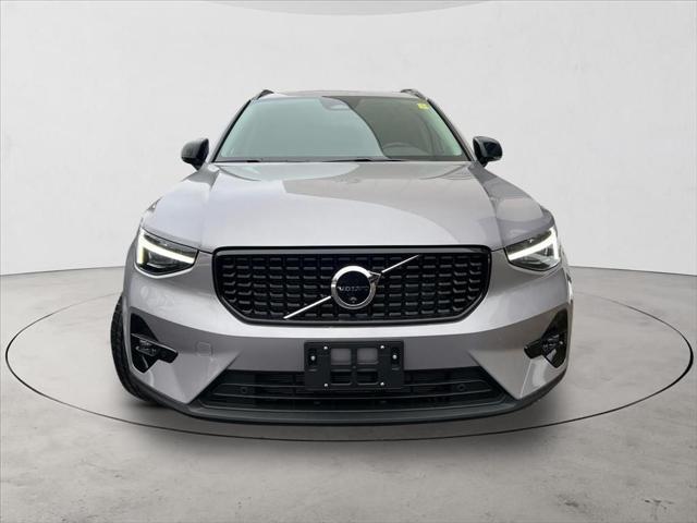 2026 Volvo XC40 Plus, B5 AWD Gas (mild hybrid), Dark