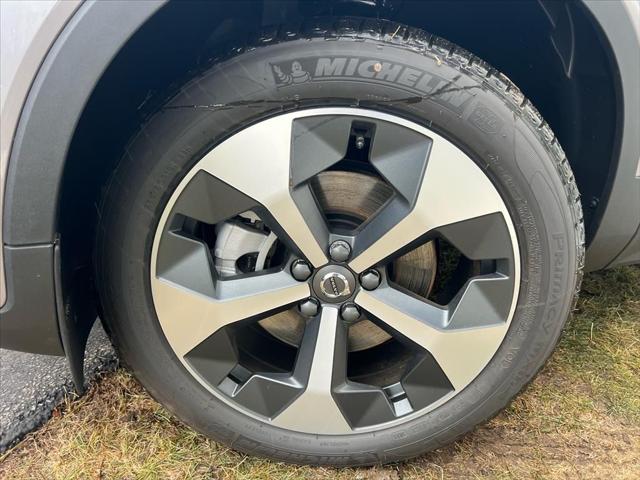 2026 Volvo XC40 Plus, B5 AWD Gas (mild hybrid), Dark